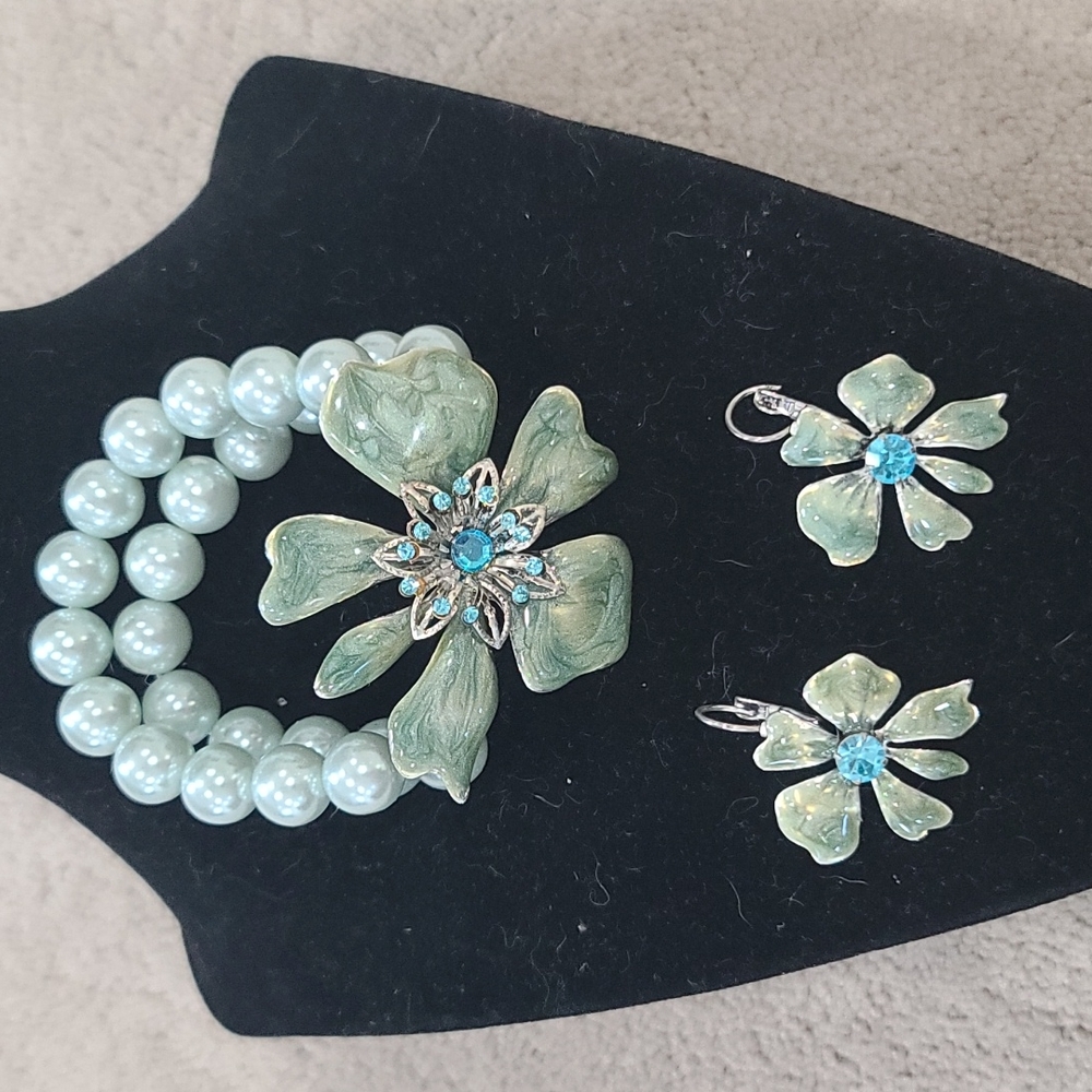 Flower Rhinestone Pearl Bracelet and Earring set